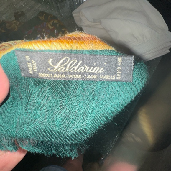 Saldarini Elegant Green and Gold Scarf - Picture 6 of 8